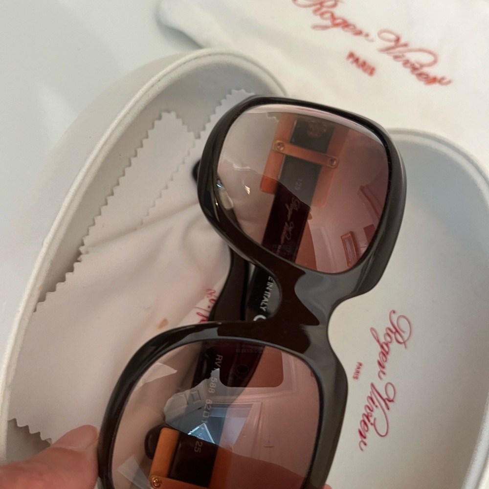 Roger Vivier dark Brown and gold accent Sunglasses with hard and soft case - Picture 7 of 8